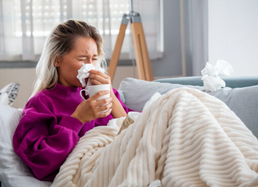 Gorączka nie odpuszcza, więc sięgasz po drugą saszetkę. Zatrzymaj się